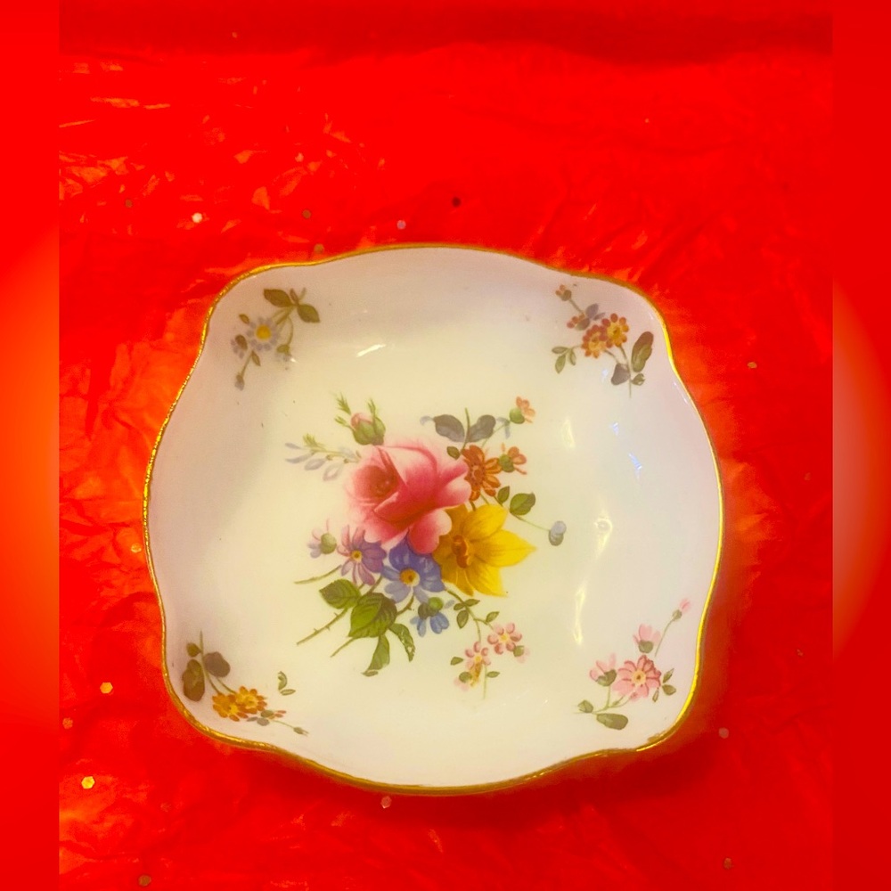 Royal Crown Derby England Bone China Scalloped Edge trinket Or Candy Dish